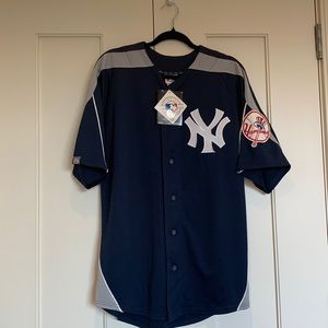 NEW, Size M, MLB Licensed Majestic Genuine, Derek Jeter #2 Jersey